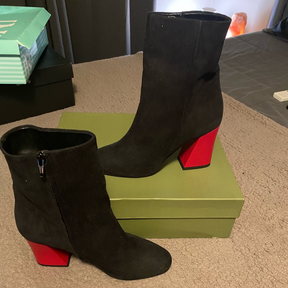 PLEASE READ! This one is weird! Ordered these shoes… they sent me 2 left shoes…